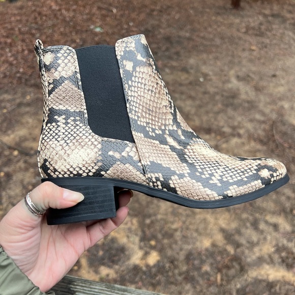 Qupid Faux Snakeskin Slip On Boot Booties size 6.5 - Picture 3 of 9